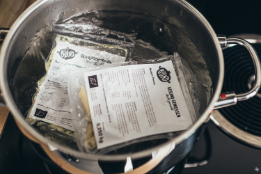 Gestapelte Biond-Mahlzeiten im Beutel